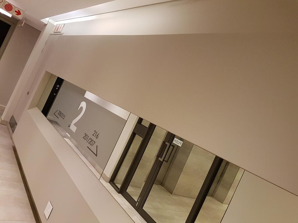 615 Sandton Skye ヨハネスブルグ エクステリア 写真