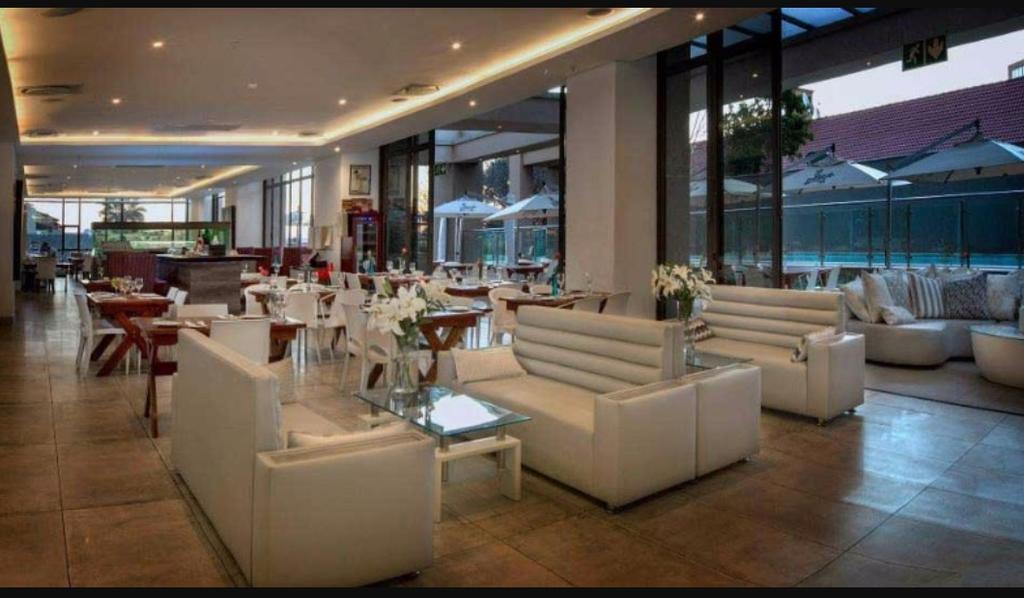 615 Sandton Skye ヨハネスブルグ エクステリア 写真