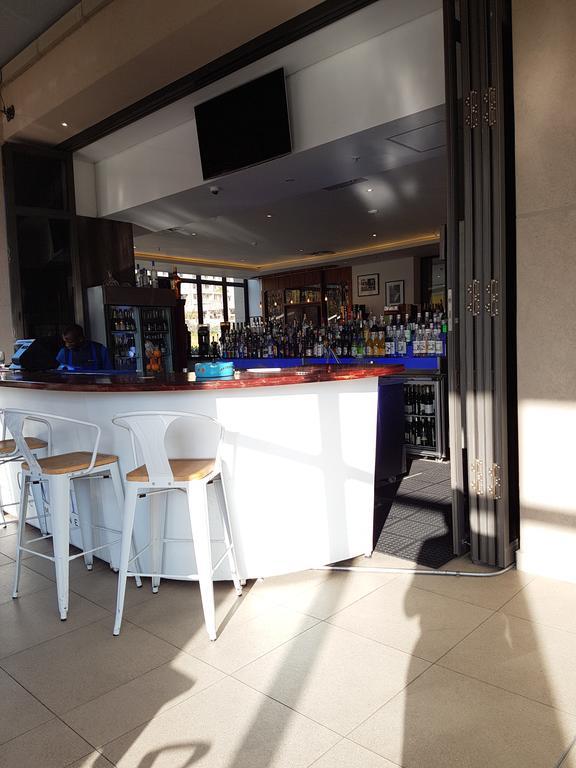 615 Sandton Skye ヨハネスブルグ エクステリア 写真