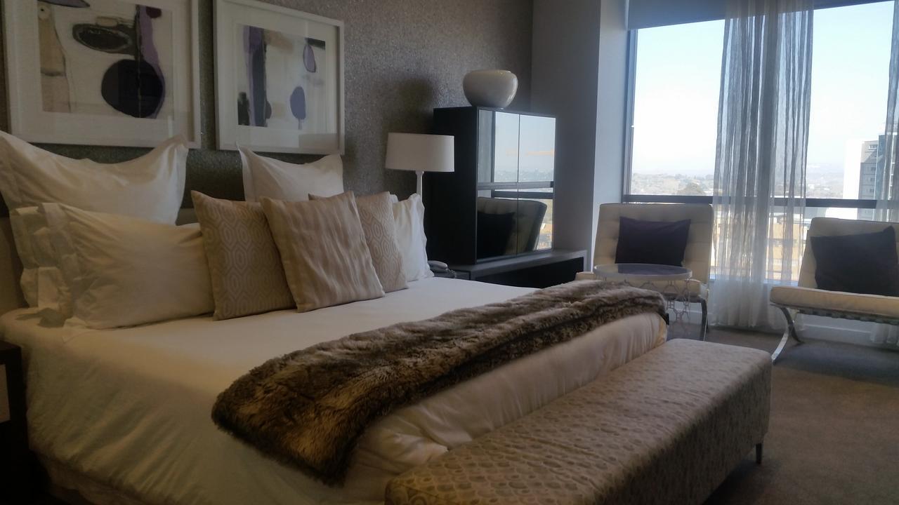 615 Sandton Skye ヨハネスブルグ エクステリア 写真