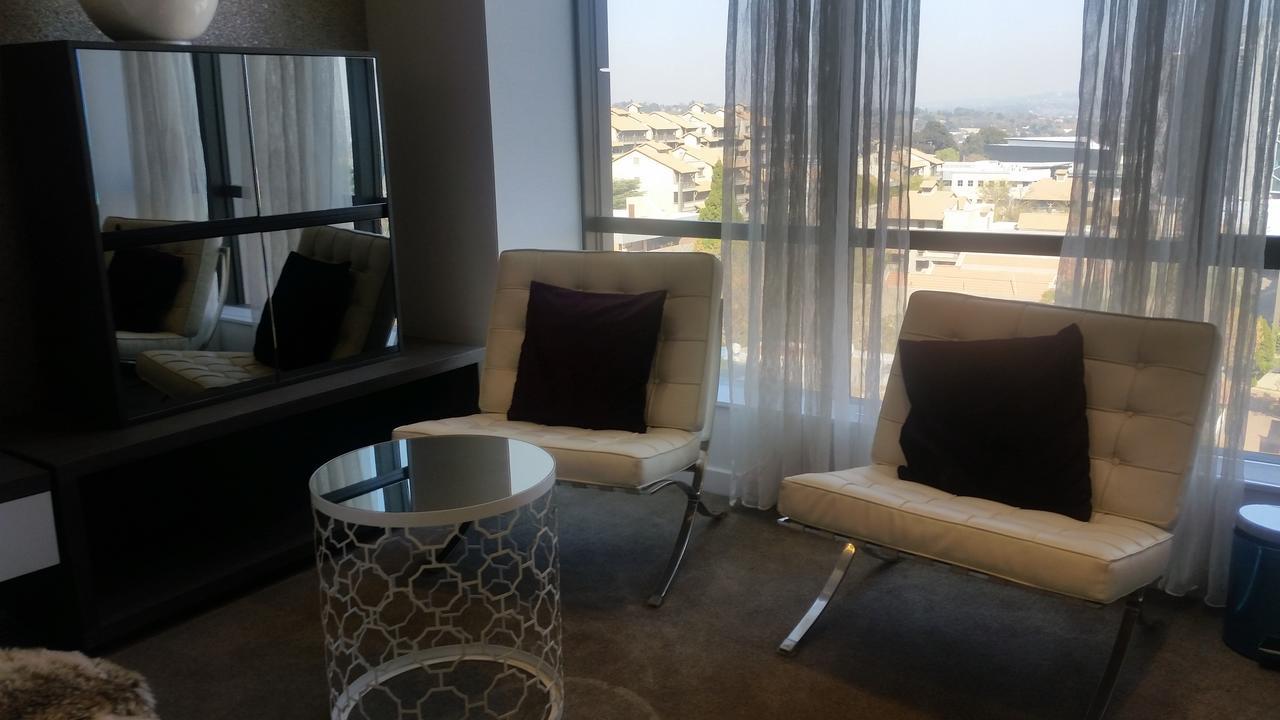 615 Sandton Skye ヨハネスブルグ エクステリア 写真