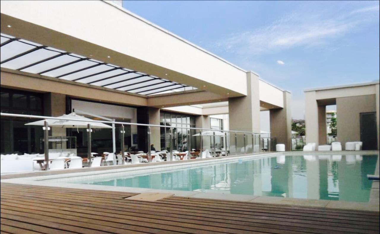 615 Sandton Skye ヨハネスブルグ エクステリア 写真